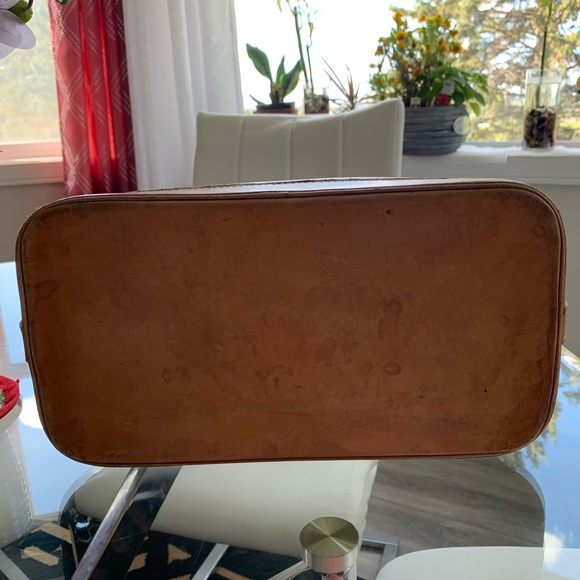 Louis Vuitton - Picture 2 of 14